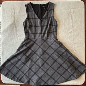 Banana Republic Gray Plaid Knit V-Neck Dress.  Size 0 petite